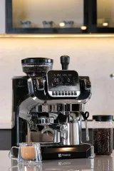 Vosco VST-520ECS Tek Kazanlı Öğütücülü ve Espresso Kahve Makinesi,2 L, 1 Gruplu, Siyah, VST-520ECS